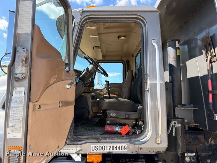image for item FT8089 2005 Mack CV713 dump truck