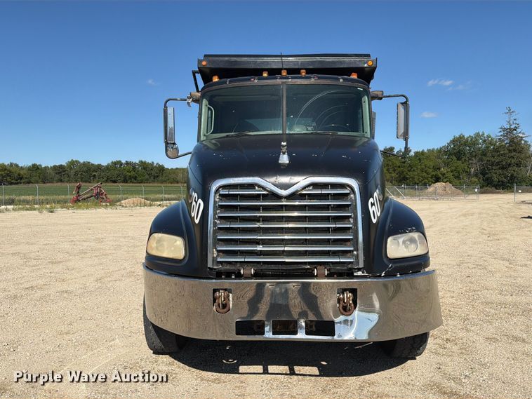 image for item FT8090 2001 Mack CX613 dump truck