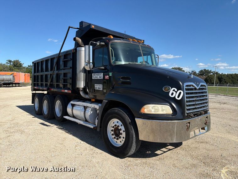 image for item FT8090 2001 Mack CX613 dump truck