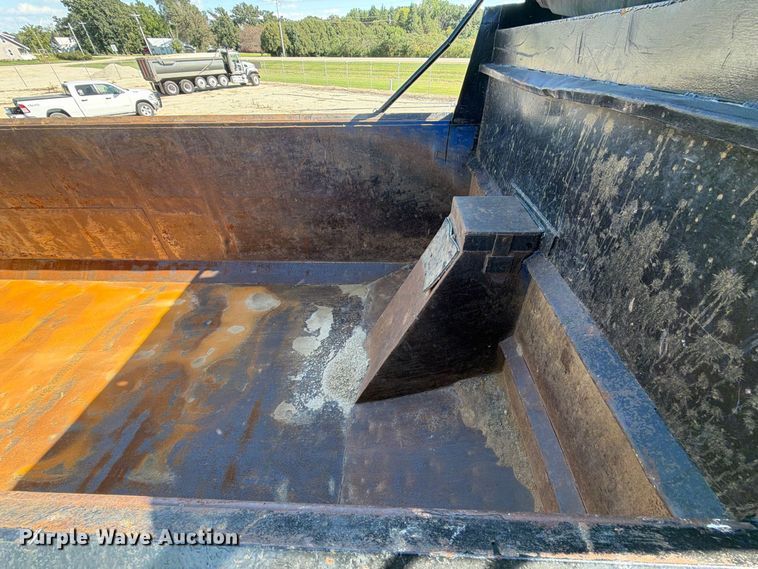 image for item FT8090 2001 Mack CX613 dump truck