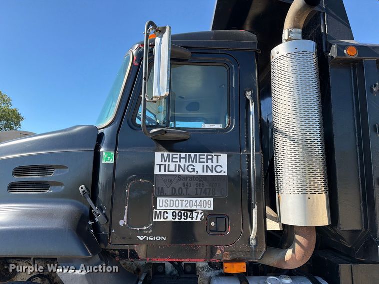 image for item FT8090 2001 Mack CX613 dump truck