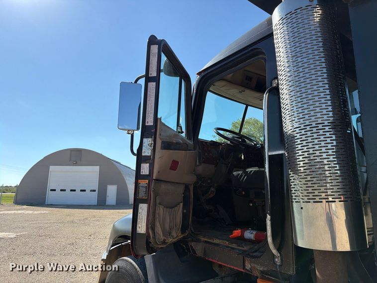 image for item FT8090 2001 Mack CX613 dump truck