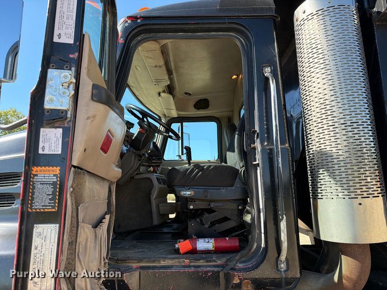 image for item FT8090 2001 Mack CX613 dump truck