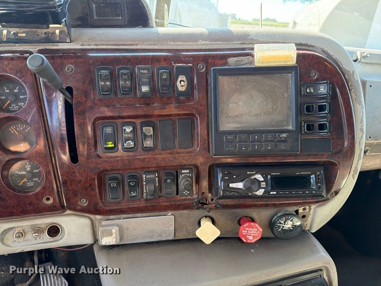 image for item FT8090 2001 Mack CX613 dump truck