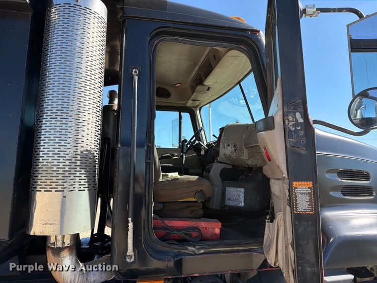 image for item FT8090 2001 Mack CX613 dump truck