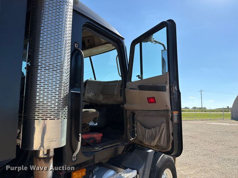 image for item FT8090 2001 Mack CX613 dump truck