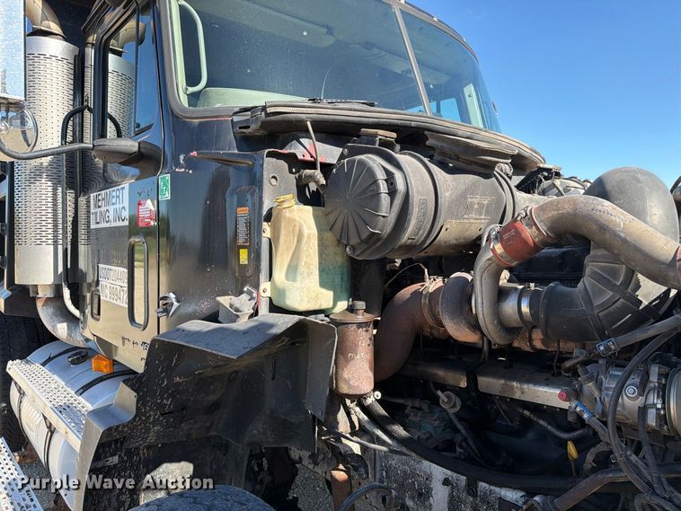 image for item FT8090 2001 Mack CX613 dump truck