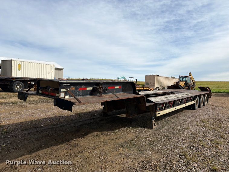 image for item FT8102 1977 Fontaine drop deck equipment trailer
