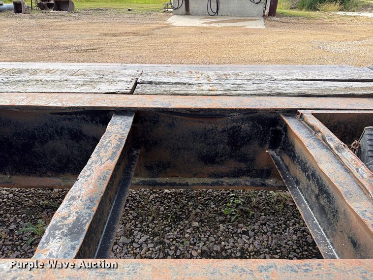 image for item FT8102 1977 Fontaine drop deck equipment trailer