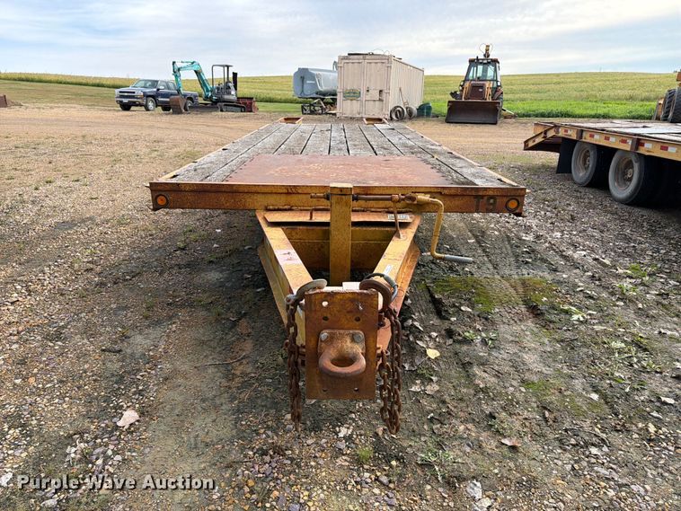 image for item FT8103 1980 Trail King 0850-2400 equipment trailer