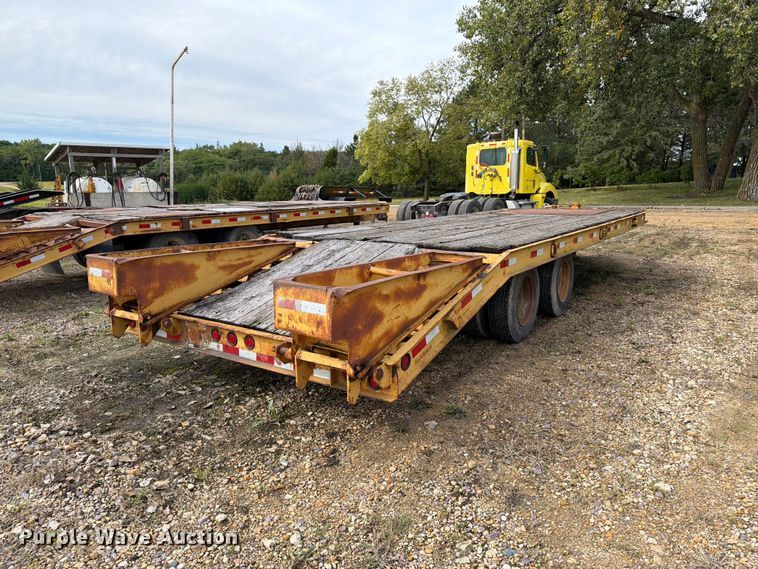 image for item FT8103 1980 Trail King 0850-2400 equipment trailer