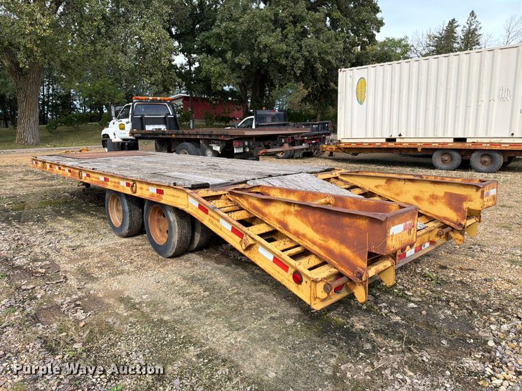 image for item FT8103 1980 Trail King 0850-2400 equipment trailer