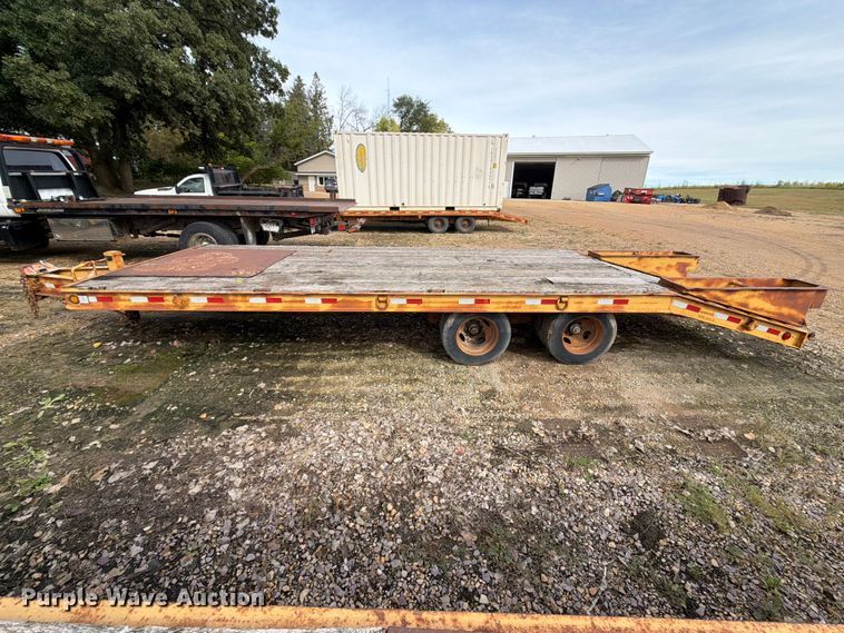 image for item FT8103 1980 Trail King 0850-2400 equipment trailer