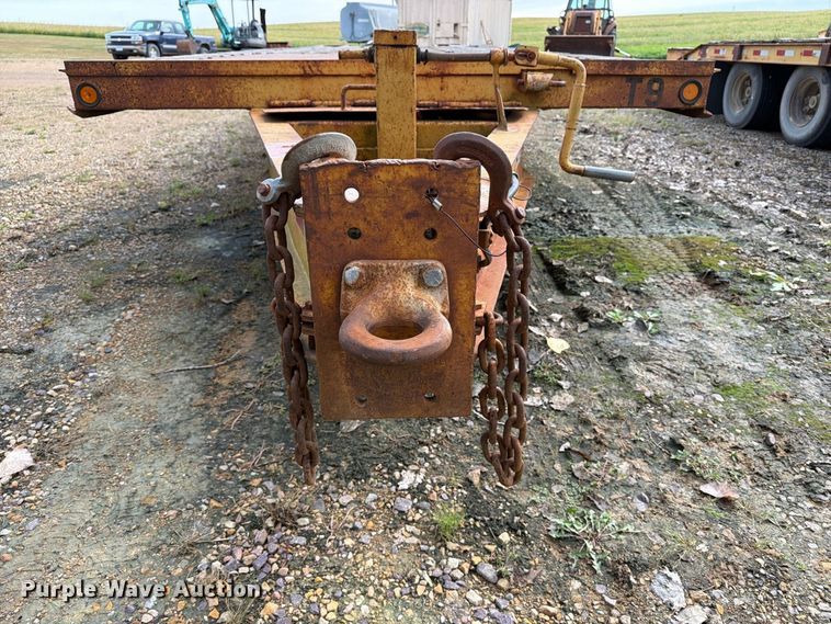 image for item FT8103 1980 Trail King 0850-2400 equipment trailer