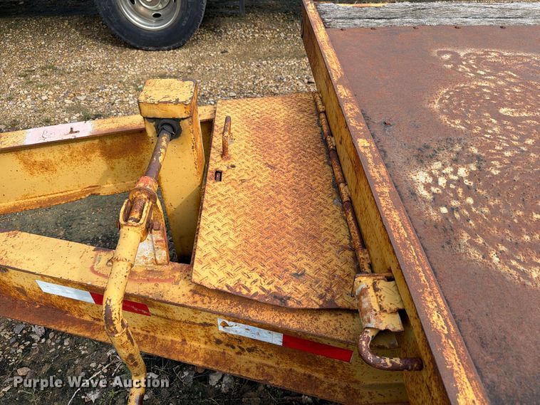 image for item FT8103 1980 Trail King 0850-2400 equipment trailer