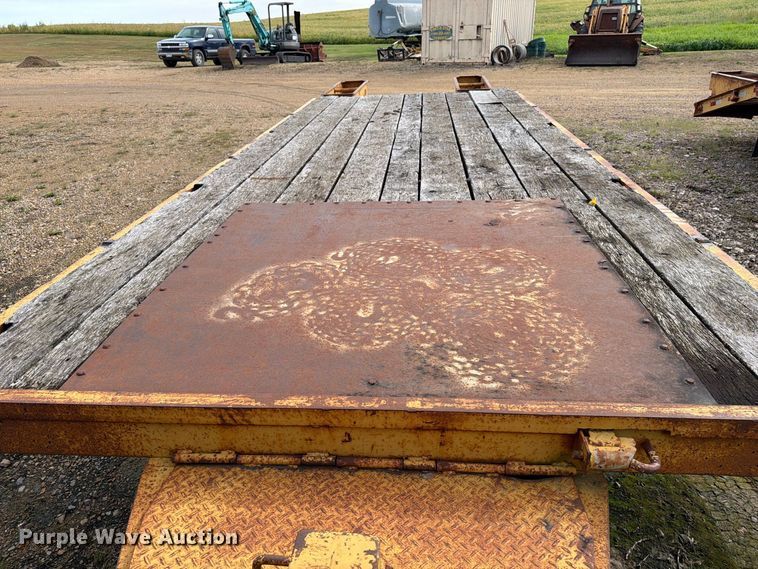 image for item FT8103 1980 Trail King 0850-2400 equipment trailer