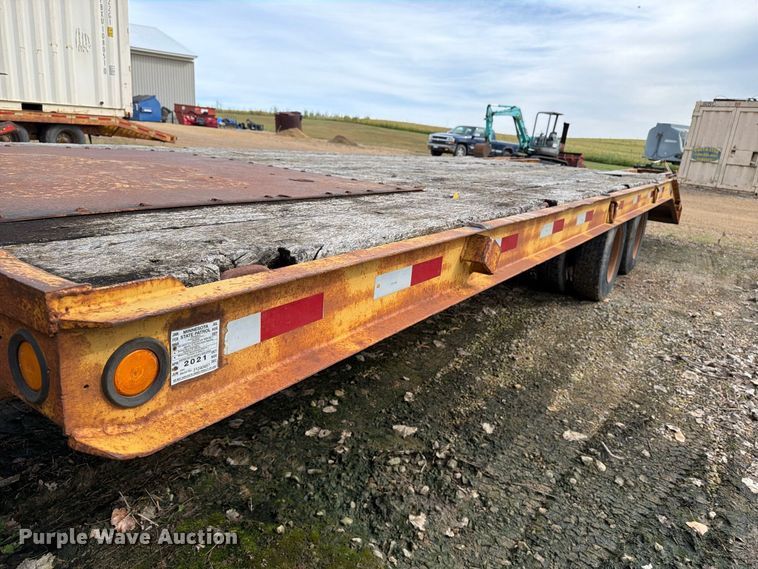 image for item FT8103 1980 Trail King 0850-2400 equipment trailer