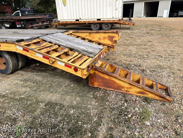 image for item FT8103 1980 Trail King 0850-2400 equipment trailer