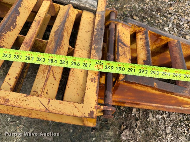 image for item FT8103 1980 Trail King 0850-2400 equipment trailer