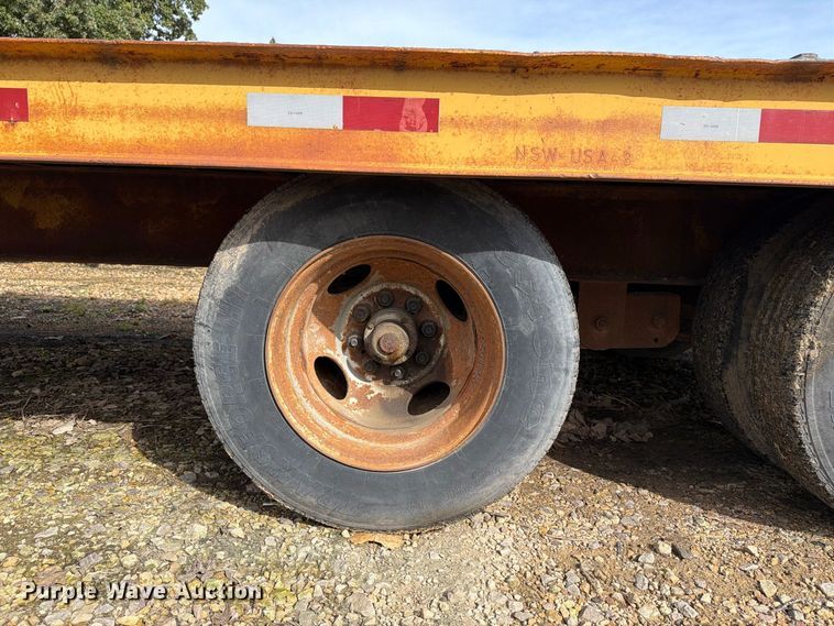 image for item FT8103 1980 Trail King 0850-2400 equipment trailer
