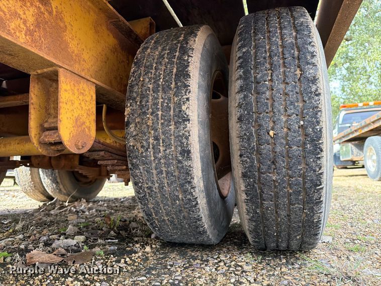 image for item FT8103 1980 Trail King 0850-2400 equipment trailer