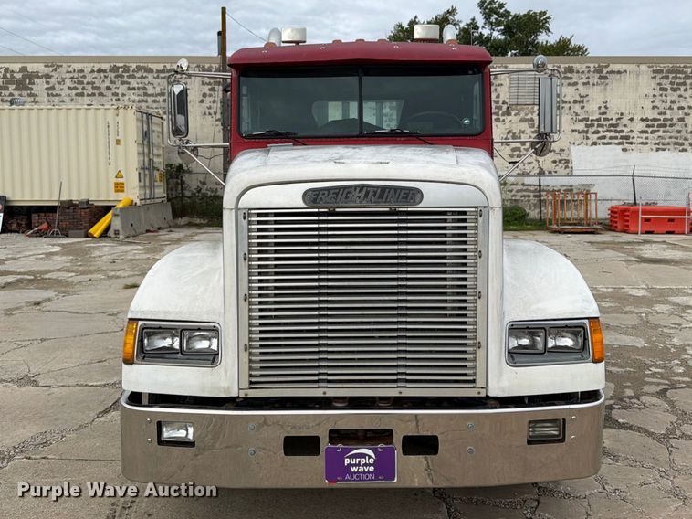 image for item FT8107 1991 Freightliner USF-1E semi truck