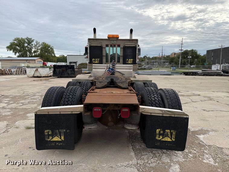 image for item FT8107 1991 Freightliner USF-1E semi truck