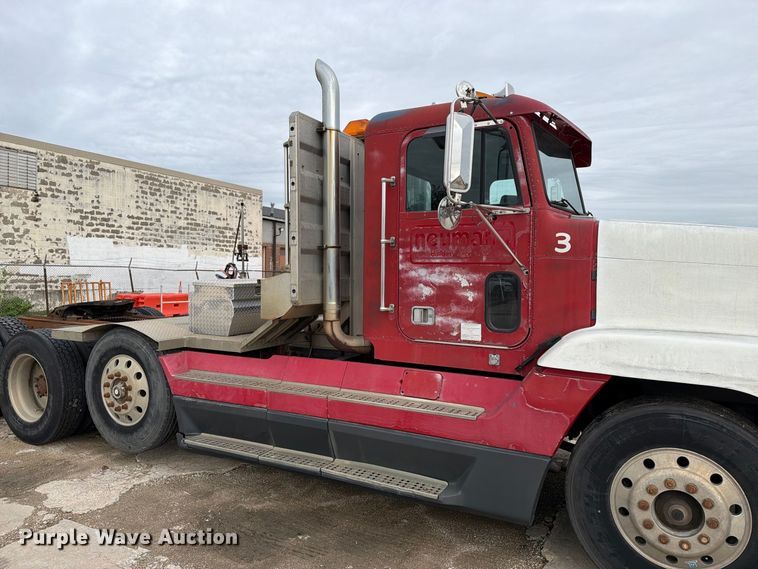 image for item FT8107 1991 Freightliner USF-1E semi truck