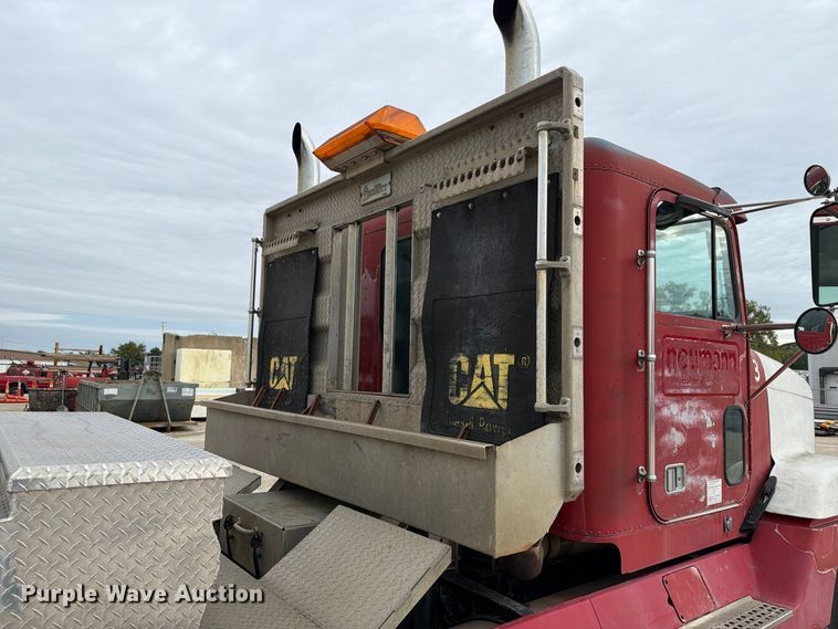 image for item FT8107 1991 Freightliner USF-1E semi truck