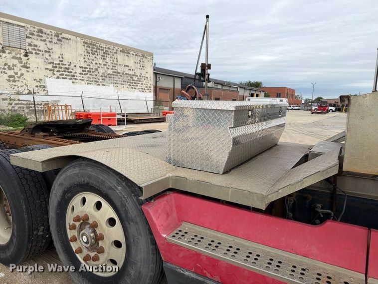 image for item FT8107 1991 Freightliner USF-1E semi truck
