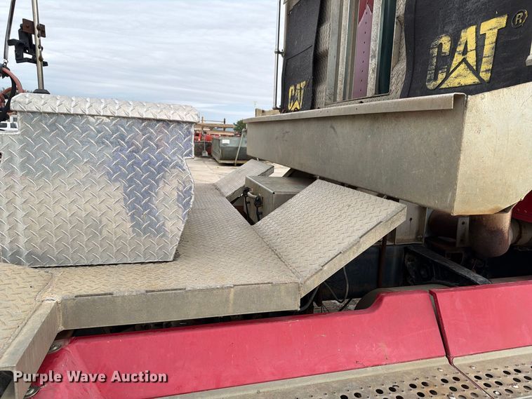 image for item FT8107 1991 Freightliner USF-1E semi truck
