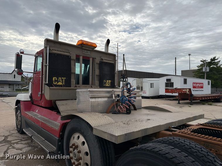 image for item FT8107 1991 Freightliner USF-1E semi truck