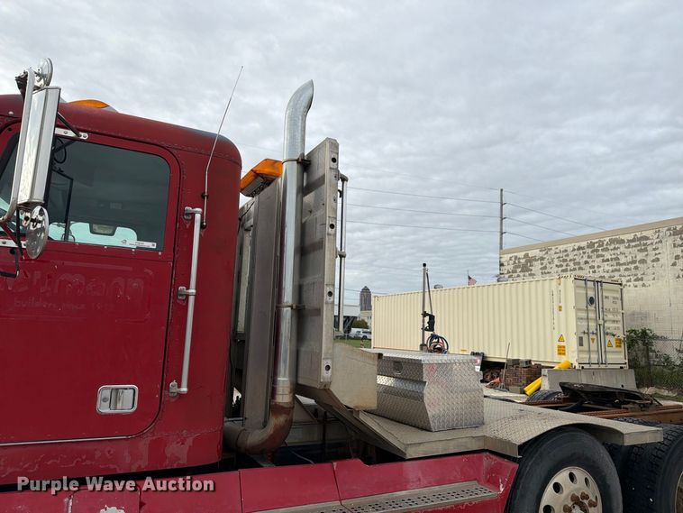 image for item FT8107 1991 Freightliner USF-1E semi truck