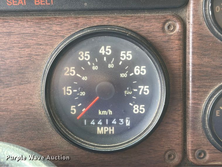 image for item FT8107 1991 Freightliner USF-1E semi truck