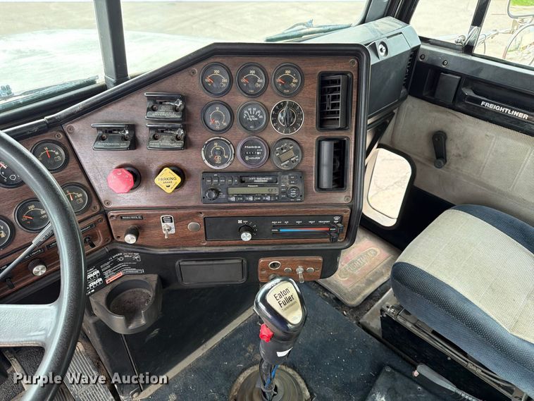 image for item FT8107 1991 Freightliner USF-1E semi truck