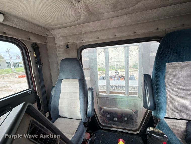 image for item FT8107 1991 Freightliner USF-1E semi truck