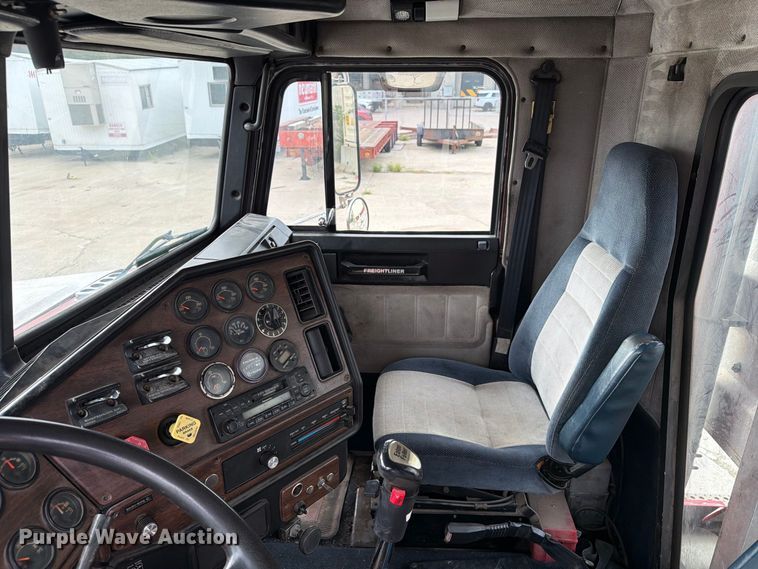 image for item FT8107 1991 Freightliner USF-1E semi truck
