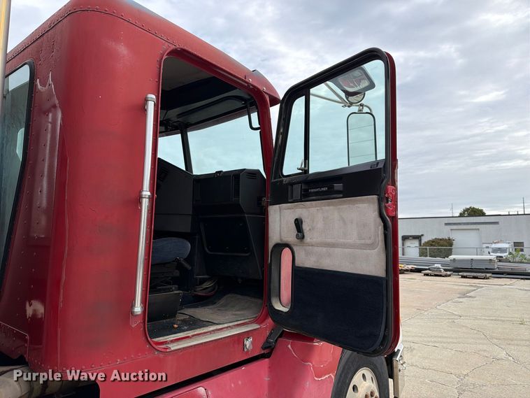 image for item FT8107 1991 Freightliner USF-1E semi truck