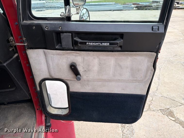 image for item FT8107 1991 Freightliner USF-1E semi truck