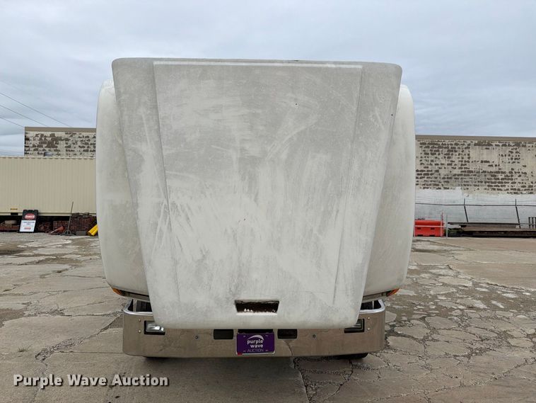 image for item FT8107 1991 Freightliner USF-1E semi truck