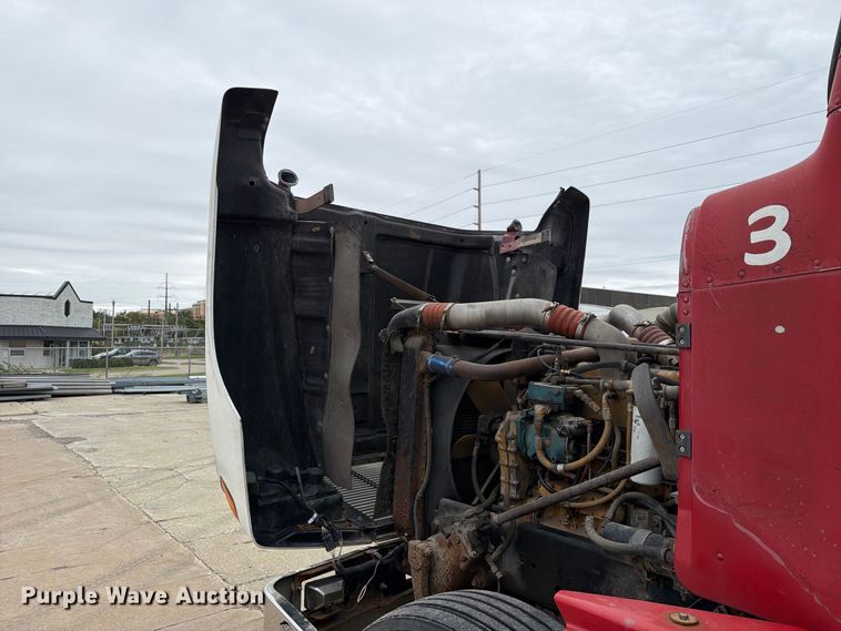 image for item FT8107 1991 Freightliner USF-1E semi truck