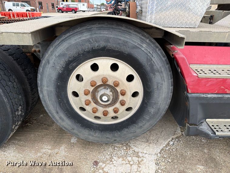 image for item FT8107 1991 Freightliner USF-1E semi truck