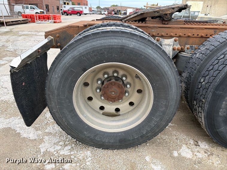 image for item FT8107 1991 Freightliner USF-1E semi truck