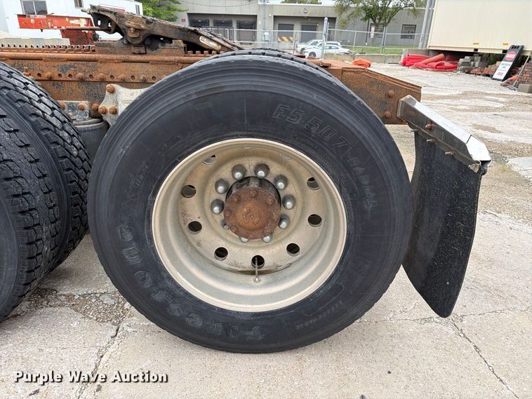 image for item FT8107 1991 Freightliner USF-1E semi truck