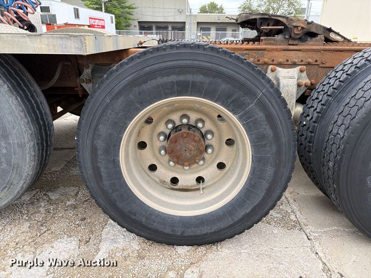 image for item FT8107 1991 Freightliner USF-1E semi truck