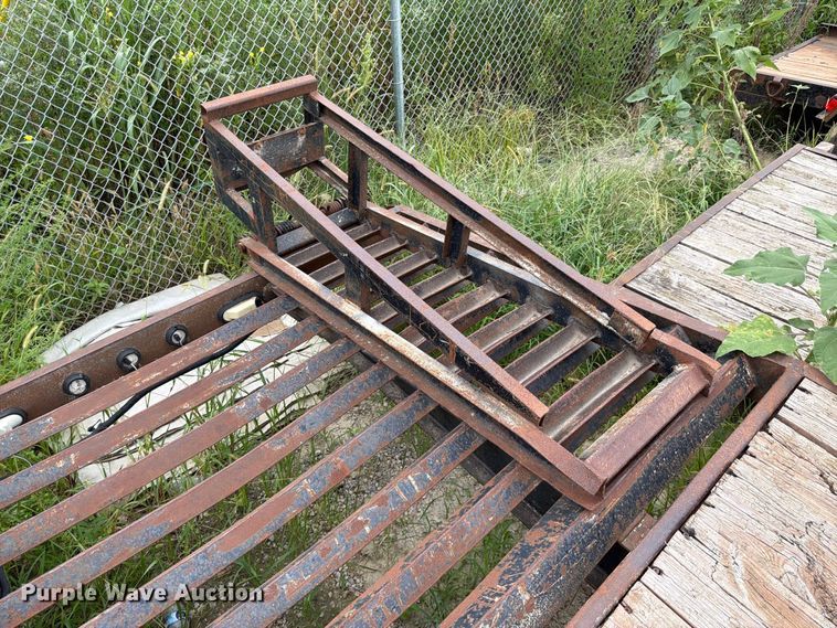image for item FU4585 2001 Holden Industries HCZ20KT equipment trailer