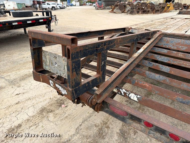 image for item FU4585 2001 Holden Industries HCZ20KT equipment trailer