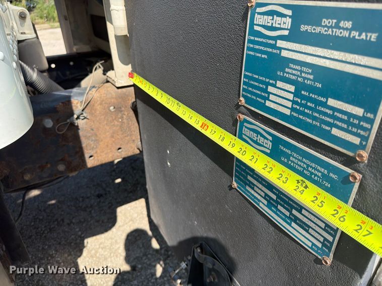 image for item FU4597 2001 Peterbilt 378 fuel / lube truck