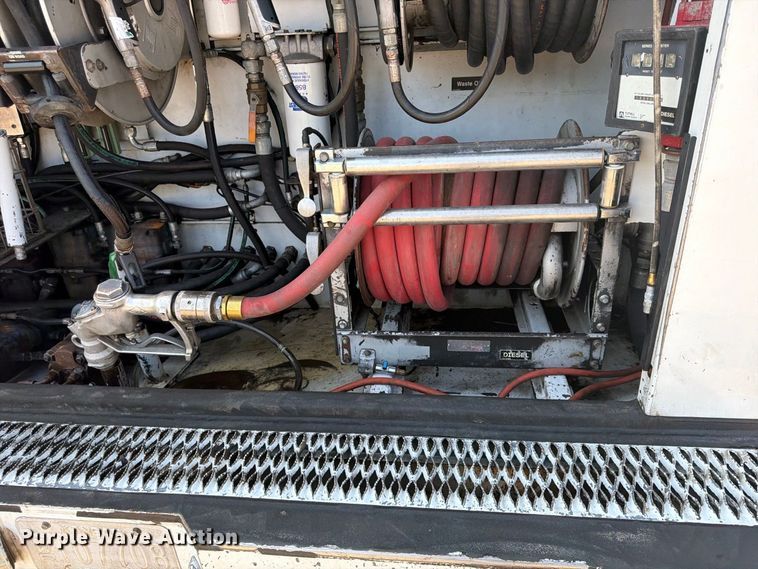 image for item FU4597 2001 Peterbilt 378 fuel / lube truck