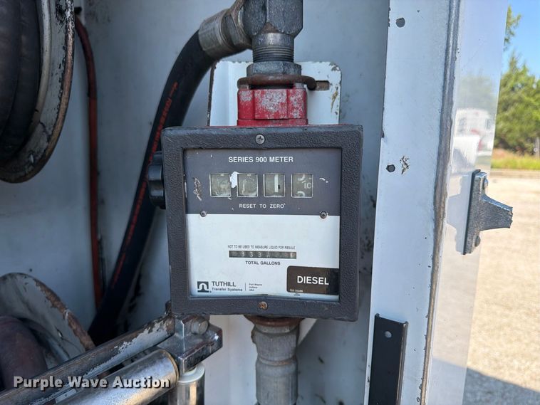 image for item FU4597 2001 Peterbilt 378 fuel / lube truck